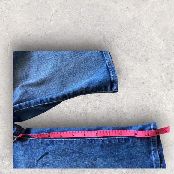 Levi Straight Fit Shorts Size 29 - Picture 5 of 6